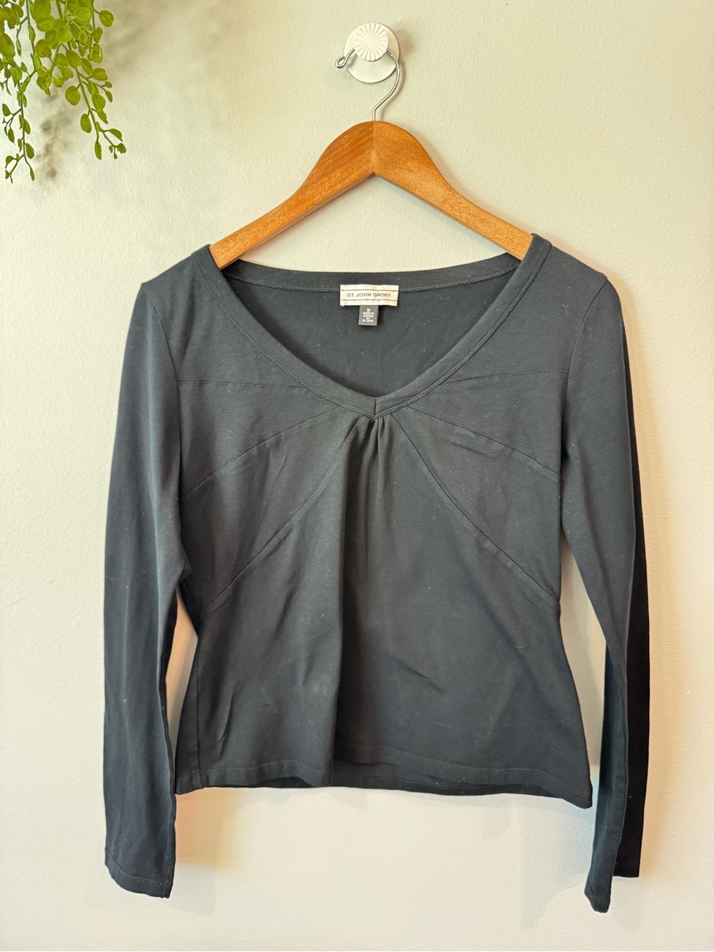 St. John Sport Black Long-Sleeve V-Neck Tee Sz Medium